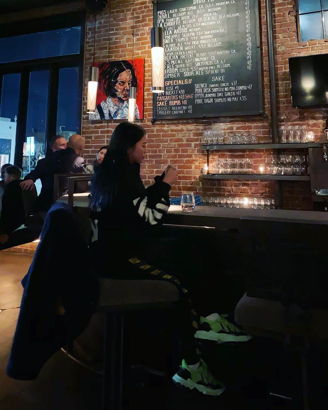 十枝梨菜さんのインスタグラム写真 - (十枝梨菜Instagram)「abbot kinneyは夜になるとwine barが沢山あるよ🍷😉」11月15日 20時11分 - rinatoeda0611