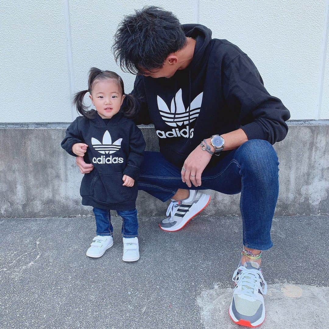 のインスタグラム：「. @kikopapa0527  adidas RUN90S アッパーにレザーやネオプレン、メッシュを組み合わせ、立体的な表情を持たせたデザイン。 本体価格 7,990円+税  全国のASBeeで販売中！ ※店舗により取扱商品は異なります。売り切れの際はご容赦ください。 お近くの店舗はプロフィールリンクから  #adidas #アディダス #ASBee #アスビー #シューズ #スニーカー #kicks #shoes #sneaker #sneakers #fashion #instafashion」