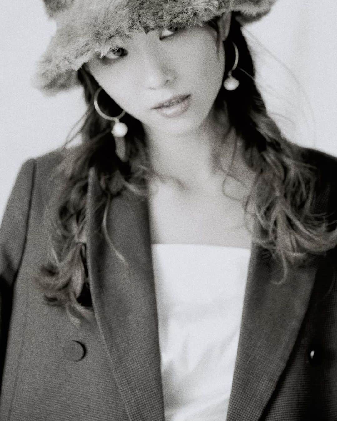 西村いちかさんのインスタグラム写真 - (西村いちかInstagram)「こないだの😋 着る予定だった服の袖が入らない事件😇 おかげでこの日はずっとニットでした🙃 #三つ編みアレンジ #portrait」11月15日 20時19分 - ichika_nishimura