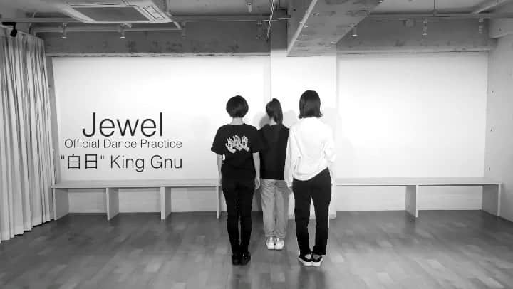 Jewel【公式】のインスタグラム：「・﻿ ﻿ 【カバー動画公開！】﻿ ﻿ King Gnuさんの「白日」をカバーさせて頂きました🙏 メンバーのNonoが振り付けを制作しました✨﻿ ﻿ フルサイズはYouTubeにて🙌﻿ ﻿ Jewel " 白日" -King Gnu Cover- / Dance Practice -Nono(Jewel) Choreography﻿ ﻿ #JewelCover #Jewel #KingGnu #白日 #夢夢」