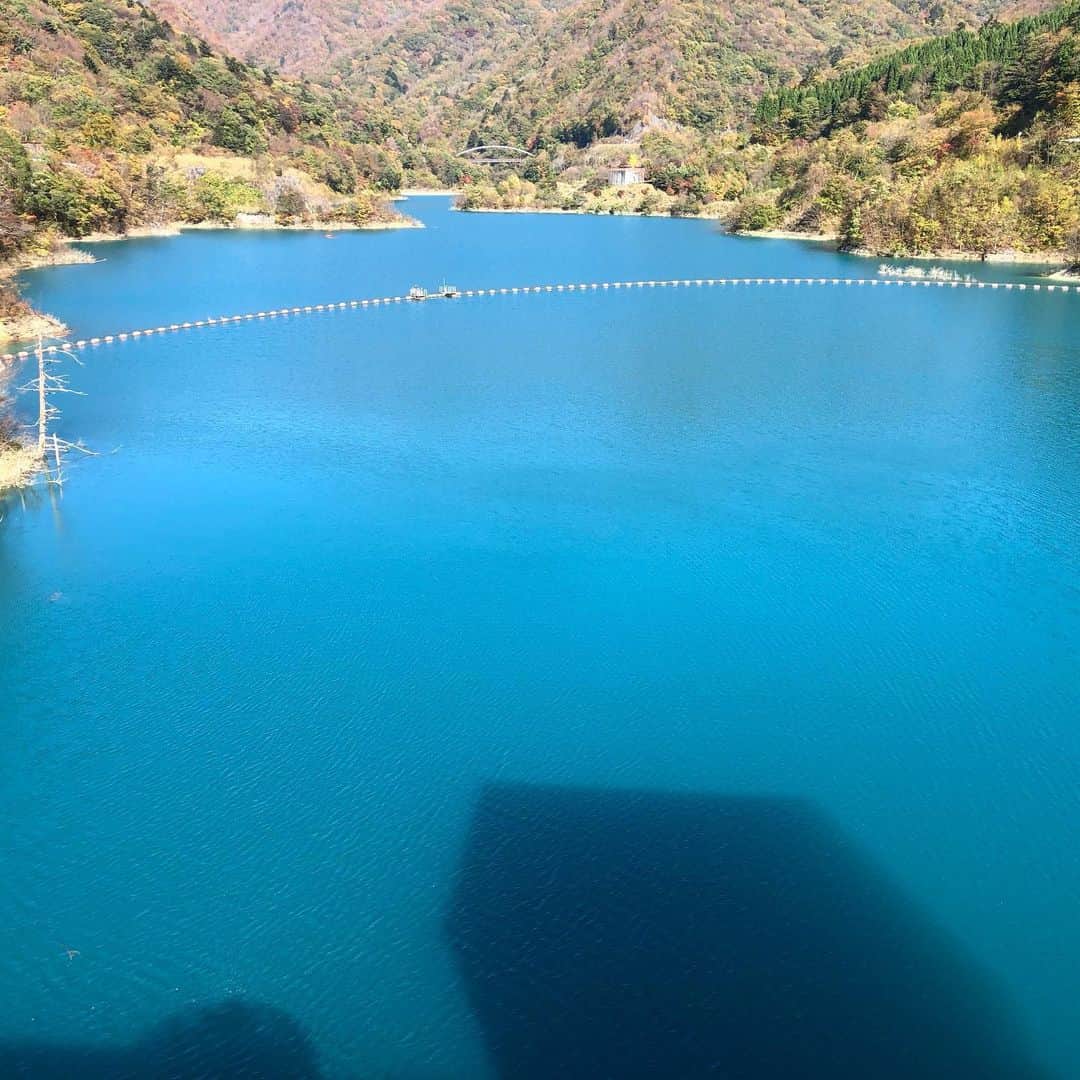 今村涼子さんのインスタグラム写真 - (今村涼子Instagram)「ダム特集で紹介した#四万川ダム　 の#奥四万湖　ほんっとに綺麗でした。 #四万ブルー　カヌー最高です！ また行きたいなあ」11月15日 20時25分 - ryoko.imamu