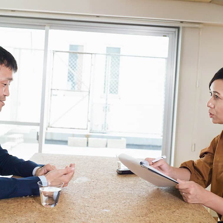 soarさんのインスタグラム写真 - (soarInstagram)「「いじめは、本人に『相談しましょう』と言っても限界があるし、いじめを見ている周りが止めに入ると、今度は自分がいじめられる恐れもある。STOPitという名前には、『何かを止める』という意味があって、第三者が人目を気にせず『友達を助けたい』と言うことができるのが最大の特長です。私たちが目指しているのは、『誰かを助けたいと思う子どもの気持ちを形にしたい。そうできる社会を作りたい』ということなんです」 アプリ「STOPit」を活用して、子どもたちが安心していじめを報告・相談できるプラットフォームを展開しているストップイットジャパン株式会社。代表の谷山大三郎さんに、教育への想いと見据える未来を語っていただきました💐🕊 ・ ・ 「インターネットの力でいじめをなくせるか？アプリでいじめを匿名報告・相談できる『STOPit』谷山大三郎さん」 https://soar-world.com/2018/11/27/daizaburotaniyama/ ・ ・ 「soar(ソアー)」は、人の持つ可能性が広がる瞬間を捉え、伝えていくメディアです🕊✨☘ https://soar-world.com/ ・ ・ #soar_world #stopit #いじめ #インターネット #子供 #クラス替え #いじり #SNS #学校 #企業 #小学生 #あがり症 #否定 #怖い #相談 #迷惑 #教師 #教員採用試験 #先生 #担任 #千葉大学 #助けたい #教育委員会 #心理カウンセラー #生徒 #電話相談 #大人 #ストレス #出張授業 #多様性」11月15日 20時30分 - soar_world