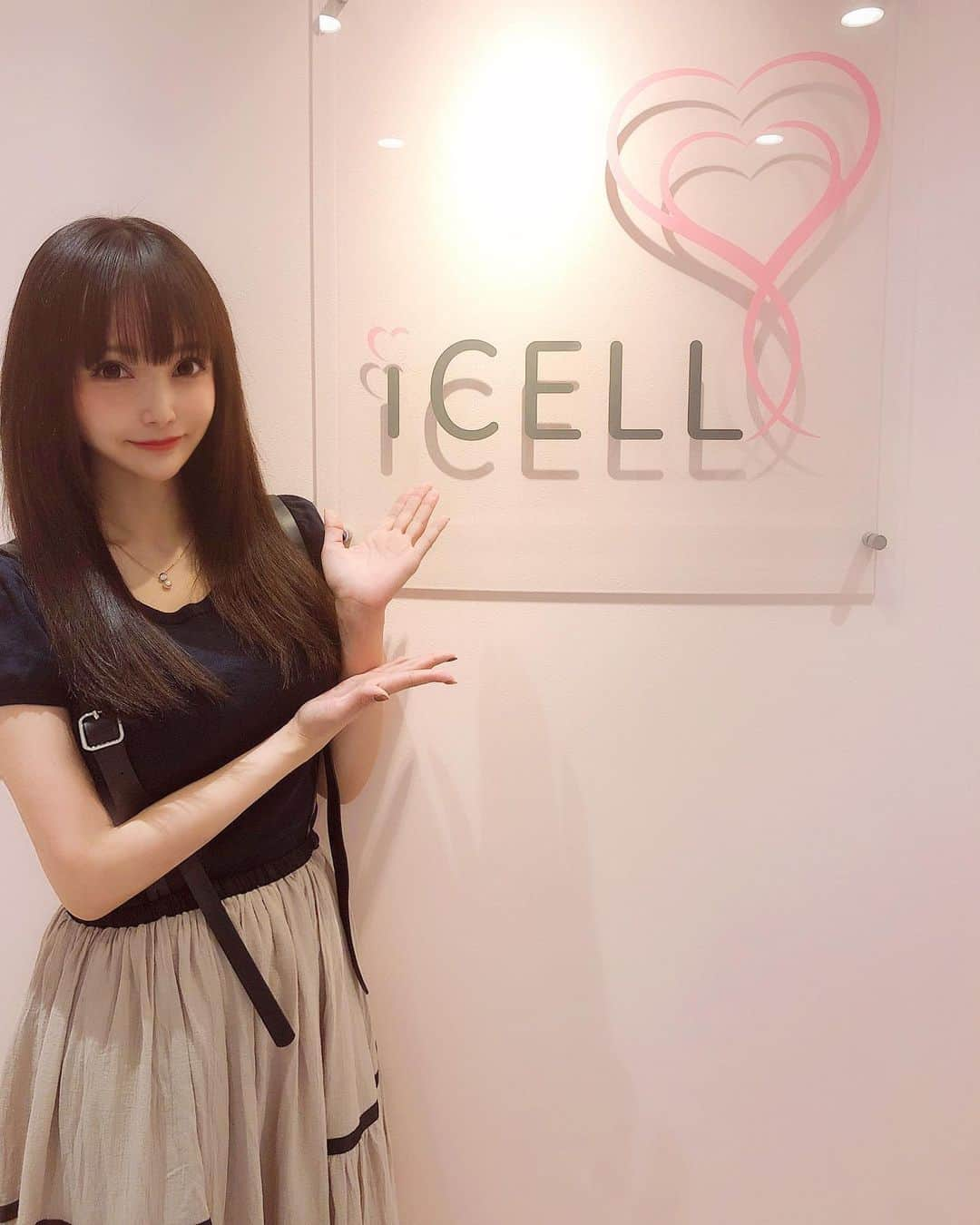 宇佐美あいりさんのインスタグラム写真 - (宇佐美あいりInstagram)「昨日はiCELLさんへ行ってきました✨ 元々めっちゃ毛が薄く肌もかなり弱いし痛いの苦手なのでどうなんだろと思ったんたけど初めて治療してみてびっくり❣️iCELLさんのSHR脱毛はお肌に直接ダメージを与えなく敏感肌やアトピー肌の方でも安心してできるし痛みも全然なくてむしろジェルが暖かく気持ち良くてすぐ終わるし最高でした😳店内もピンクで可愛いくて女の子はおススメのサロンだよん♡@icell_datsumo  #iCELL#新宿脱毛#アイセル #全身脱毛#脱毛 #脱毛サロン#医療脱毛#pr#コラボベース#初めて#サロン#痛くない#暖かい#ジェル#気持ち良い#肌に優しい#安心#最新#shr脱毛 #pink#kawaii#美意識#美容#お手入れ#japanesegirl#instadaily#igers #selfie#followmee」11月15日 20時30分 - airi.usami_official