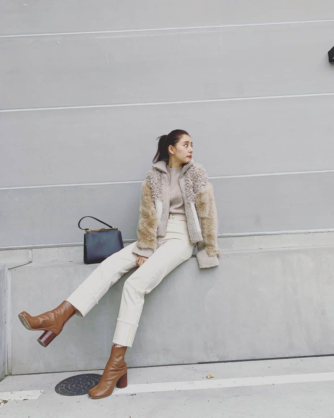 新木優子さんのインスタグラム写真 - (新木優子Instagram)「私服 jacket : @stellamccartney  knit tops : @randeboo_official  bottom : @hm  boots : @maisonmargiela  bag : @mansurgavriel  #fashion #mystyle」11月15日 20時32分 - yuuuuukko_