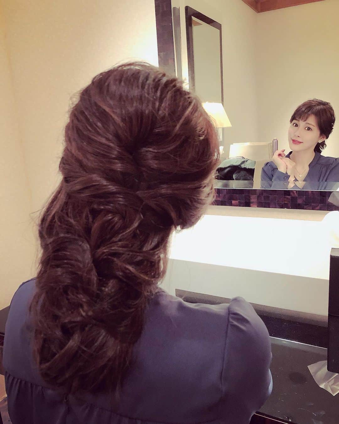 美馬怜子のインスタグラム：「久しぶりにおめかし🥰❤️ . #今夜はパーティー #partynight #hairmakeup」