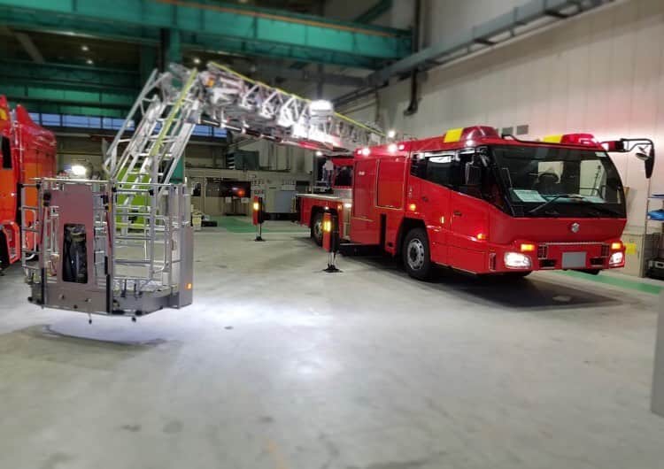 モリタさんのインスタグラム写真 - (モリタInstagram)「火の用心で、よい週末を！ Watch out for fire and have a good weekend! #人と地球のいのちを守る  #モリタ#モリタ三田工場 #firefighting #firetruck#消防車#firefighter#laddertruck#red#ladder#car#truck」11月15日 20時44分 - moritagroup