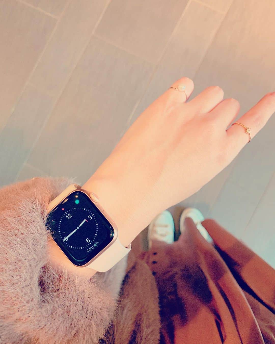 成瀬心美さんのインスタグラム写真 - (成瀬心美Instagram)「⌚️ . . しゃきん！ 最近ゲットしました。 . . 便利ですね、これ。 . . #applewatch #watch」11月15日 20時47分 - coco3ndazo