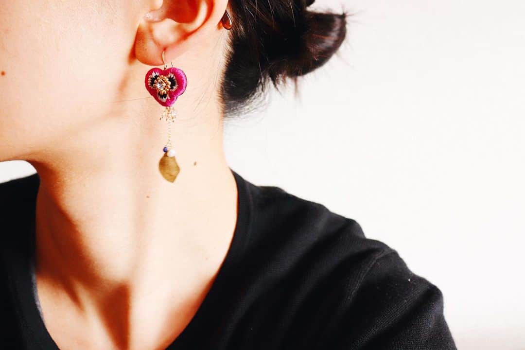 handmade shopのインスタグラム：「11/16(土)21:00〜online shopオープン!!﻿ ﻿ ただいまonline shopで商品を﻿ ご覧いただけます🌼﻿ ﻿ プロフィールのリンクからご覧ください﻿」