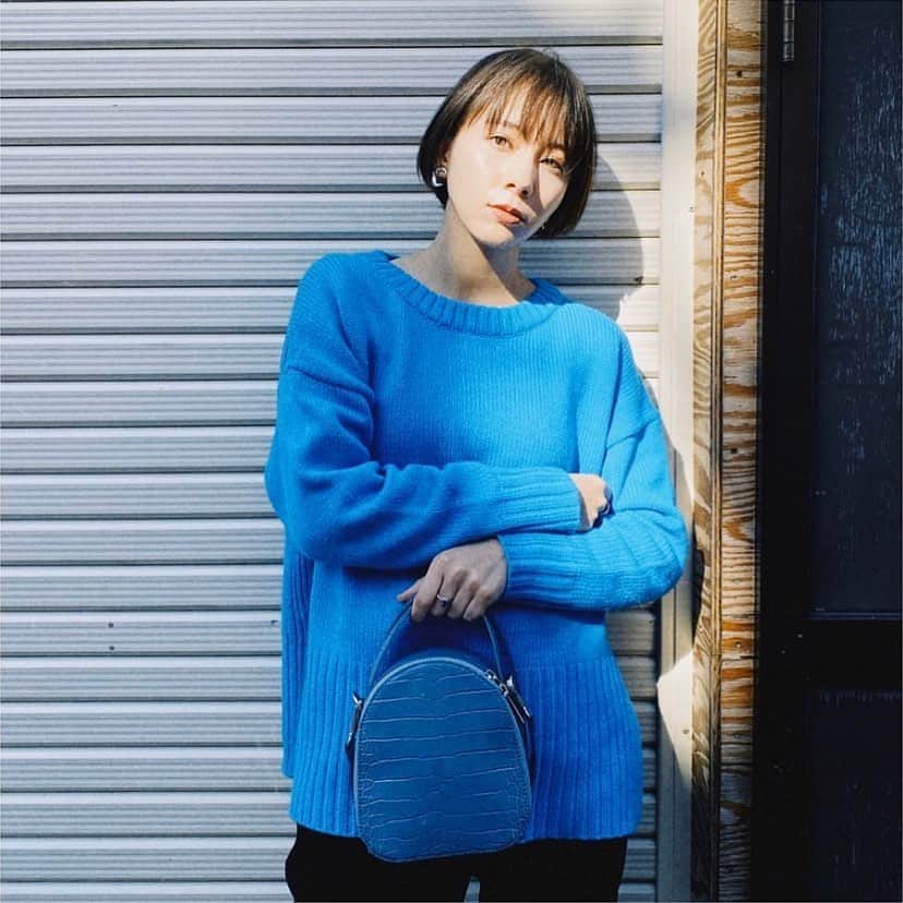 ジョンブルさんのインスタグラム写真 - (ジョンブルInstagram)「.﻿ .﻿ Thank you ! @lisabayne_official ﻿ ﻿ 【JOHNBULL】Knit﻿ lot.ZC505﻿ color. blue﻿ price. ¥16,000(+tax)﻿ ⇒ https://www.privatelabo.jp/category/GT101/45021613.html﻿ ﻿ ﻿ ﻿ #johnbull #johnbullsnap #johnbullprivatelabo #johnbullonlinestore #staffsnap #fashionsnap #knit #coordinate #2019fw #newarrivals #coordinate #snap #autumnfashion #winterfashion ﻿ #ジョンブル #ジョンブルスナップ #ジョンブルプライベートラボ #スタッフスナップ #ニット #コーディネート #ファッションスナップ #2019秋冬商品 #新作入荷 #コーディネート #スナップ #秋服 #冬服﻿ ﻿ ﻿ ﻿ #repost @lisabayne_official﻿ ・・・﻿ 🧞‍♂️🦋🦕🐬💧いろんなブルー」11月15日 21時06分 - johnbull_private_labo