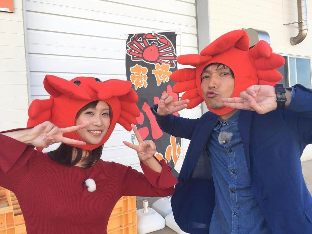 南條早紀さんのインスタグラム写真 - (南條早紀Instagram)「カニっカニっ🦀💓 . 先週の#フルサタ 中継にて コンパス中島さんとカニかにコンビ🦀🦀 . 新湊かに小屋さんにお邪魔しました💓 ズワイガニは最強に美味しくて 大好きだけれど、 ベニズワイガニも負けない美味しさ😊 . 鮮度抜群✨茹でたてを贅沢に味わえるのは 富山ならでは❤️ 改めて富山のカニ愛が強くなりました🥺 プライベートでも絶対遊びに行く…！ . 今シーズン、まだまだ食べなくては🦀 . . あしたのフルサタも見てね❤️ . . #富山県 #富山 #射水市 #新湊 #新湊漁港 #新湊かに小屋 #漁港 #すぐそば #かに #カニ #蟹 #ベニズワイガニ #高志の紅ガニ #富山県産 #コンパス #中島和彦 さん #ナカジMAX #カニ娘 #🦀 #大好き #食べ物 #愛してる #love」11月15日 21時00分 - nanjo_saki