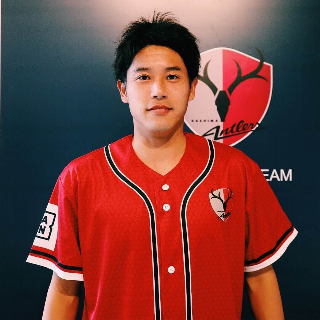 鹿島アントラーズさんのインスタグラム写真 - (鹿島アントラーズInstagram)「「DAZN×アントラーズ特製Tシャツ」プレゼントキャンペーン！  11/30 ホーム最終節の神戸戦で2ヶ月間無料キャンペーン中のDAZNに新規ご入会いただいた方、DAZN年間視聴パスをメルペイでご購入された方に、3選手のうち1選手の背番号とネームの入った特製Tシャツをプレゼント！  皆さん、ホーム最終節もともに戦いましょう！  #鹿島アントラーズ #kashimaantlers #内田篤人 #永木亮太 #土居聖真 #DAZN #DAZNフットボール #特製Tシャツ」11月15日 21時00分 - kashima.antlers