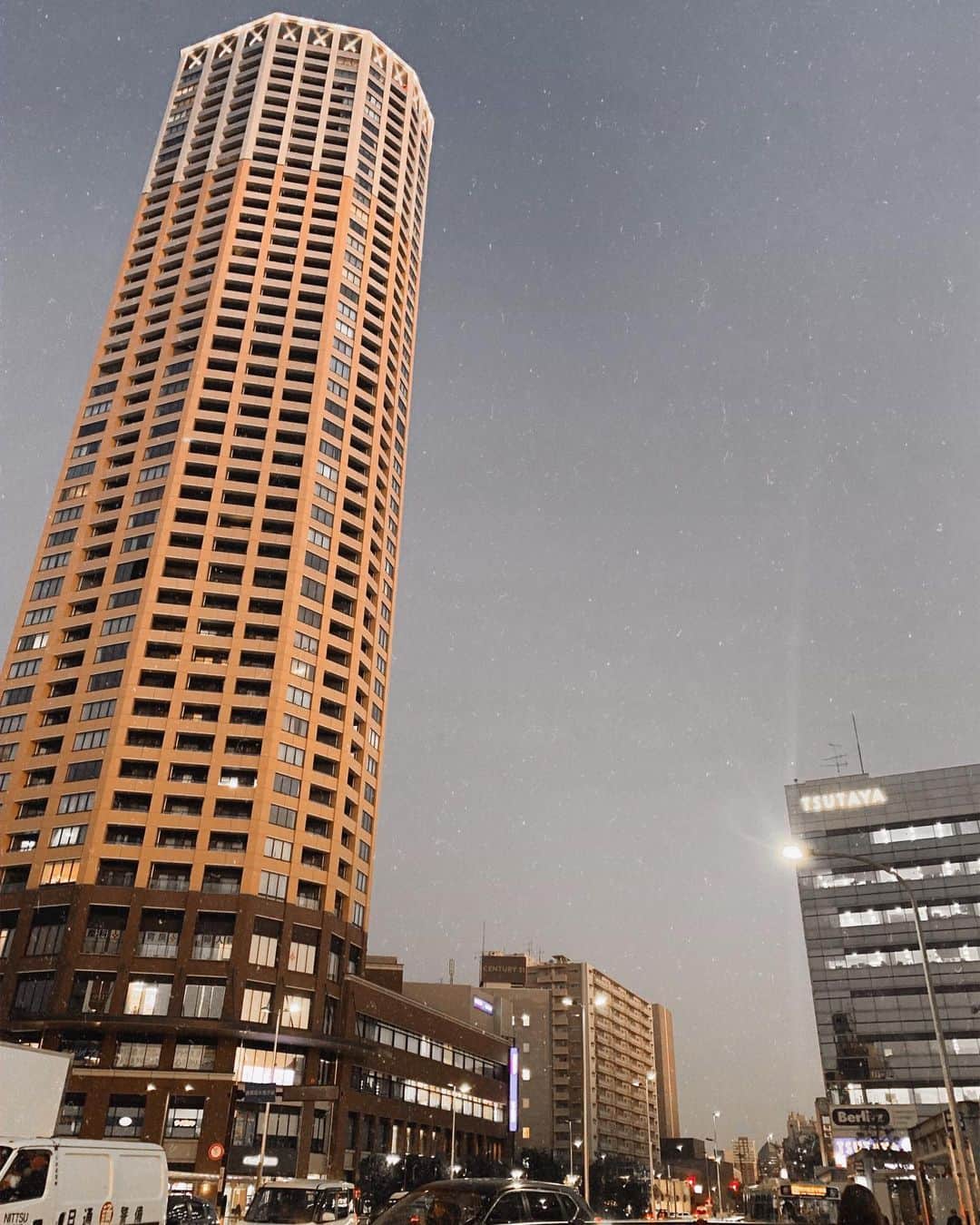 Lilmeのインスタグラム：「n a k a m e g u r o  v i e w🏗🌙」