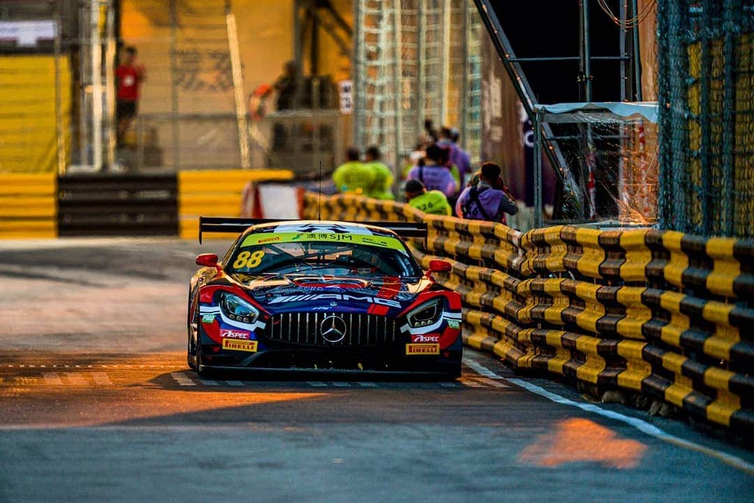 Mercedes AMGさんのインスタグラム写真 - (Mercedes AMGInstagram)「Successful qualifying session at the @fia.official GT World Cup! @team_rmarciello takes pole position for the 1-hour Qualifying Race tomorrow with the #999 Mercedes-AMG Team GruppeM Racing. @maroengel with the sister car #888 and @edomortara with the #77 Mercedes-AMG Team @craftbambooracing will start in the top 10. The Qualifying Race kicks off Saturday, 13.05 hrs local time. Stay tuned!  #MercedesAMG Motorsport #AMGGT3 #MacauGP #MercedesAMG #AMG #FIA #GTWorldCup #FIAGTWorldCup #Macao #DrivingPerformance #AMGMeetsArt」11月15日 21時23分 - mercedesamg