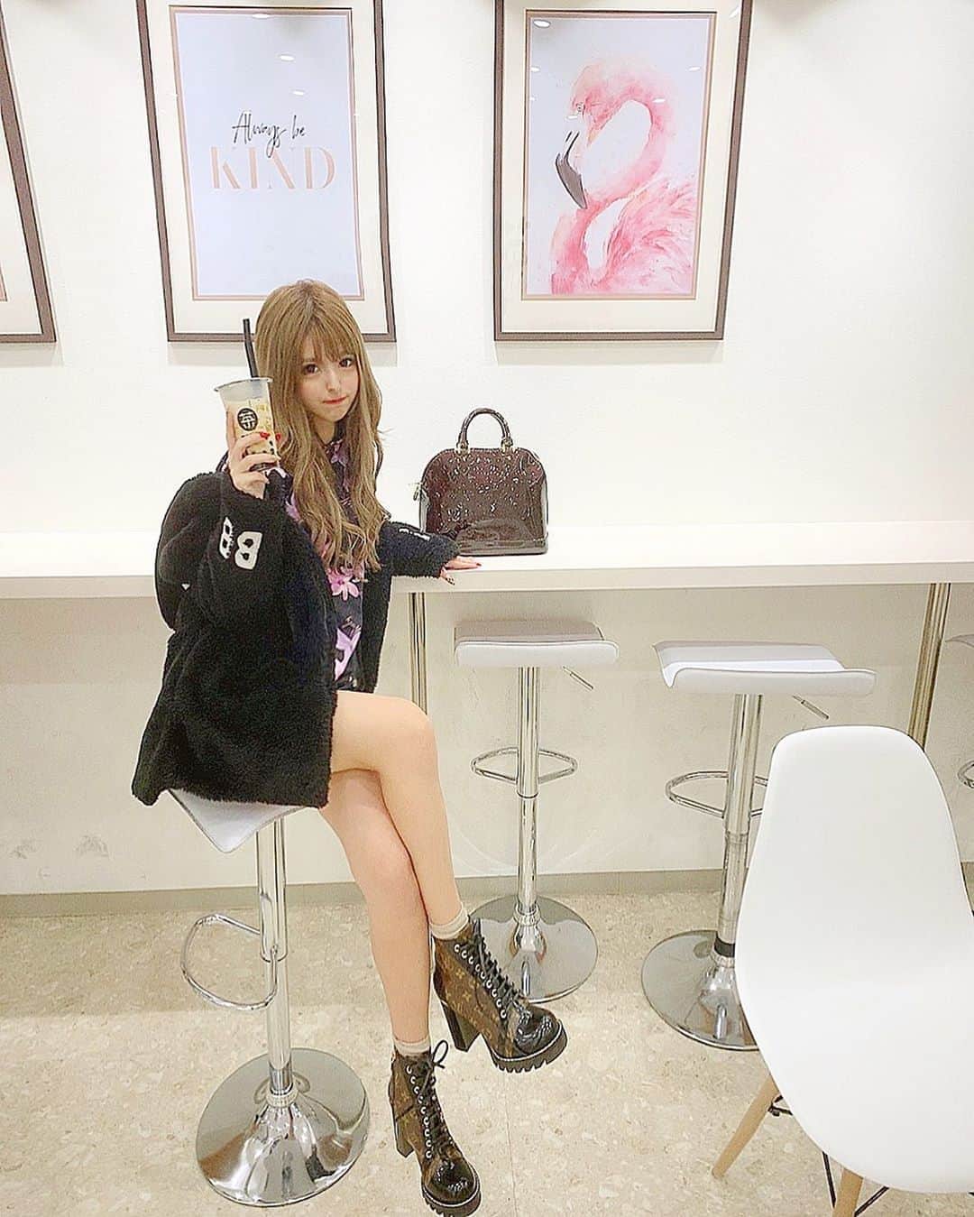 アンジェリカのインスタグラム：「‪‪❤︎‬‪‪❤︎‬ . 今日の私👄 .  #louisvuitton  #タピオカ #私服」