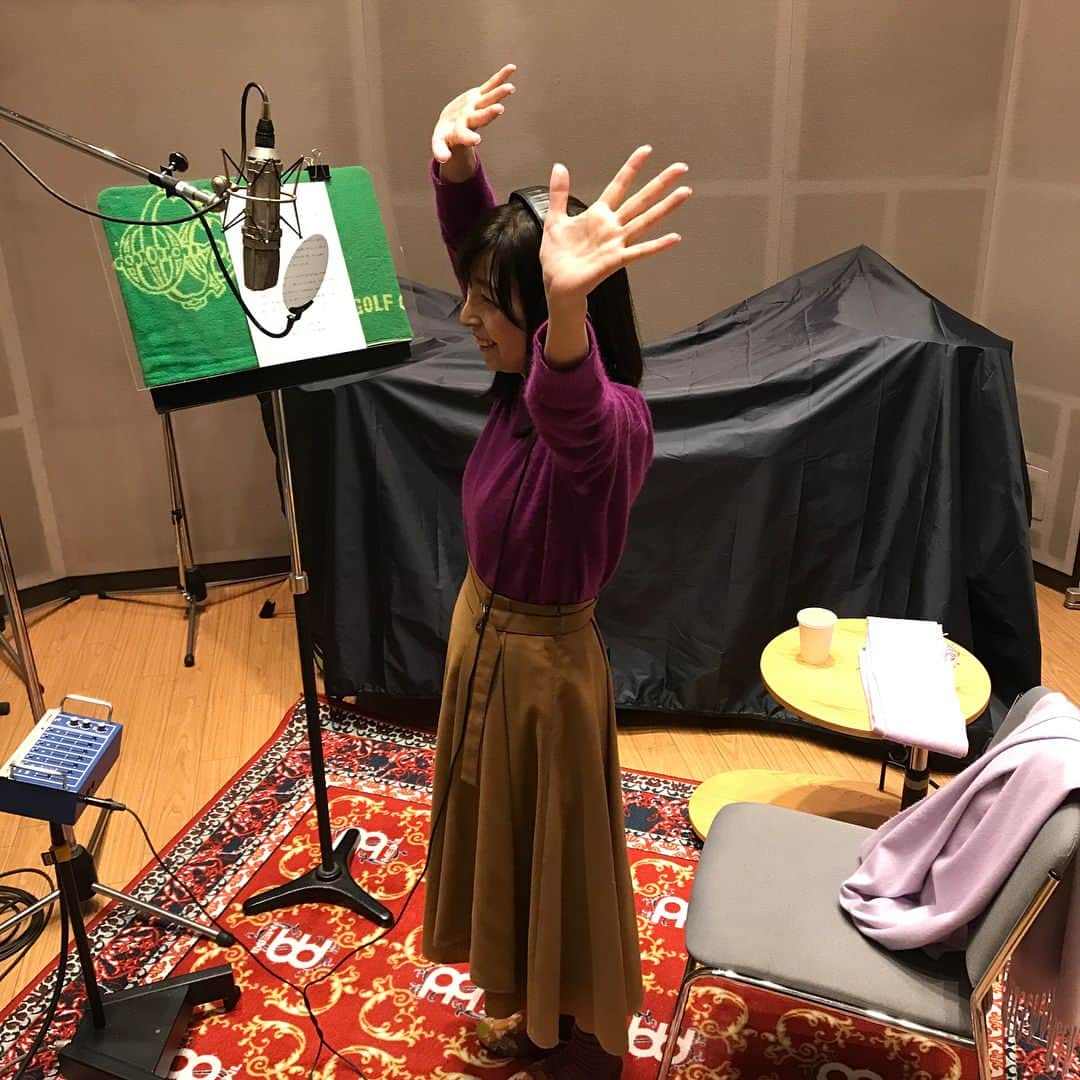 岡村孝子さんのインスタグラム写真 - (岡村孝子Instagram)「今日は、スタジオに行って来ました。  何ヶ月ぶりだろう？ 1月以来かな。  せっかくなので、試しに"ずっと"を歌ってみました。 😅😭😊 ふふふ。  歌えるって幸せ🍀✨ 今年はクリスマスピクニックでお会いできないのが残念ですが・・・。 今日は自分の中でとても大きな希望と目標が芽生えたのでした。  #スタジオ」11月15日 21時30分 - okamuratakako_official