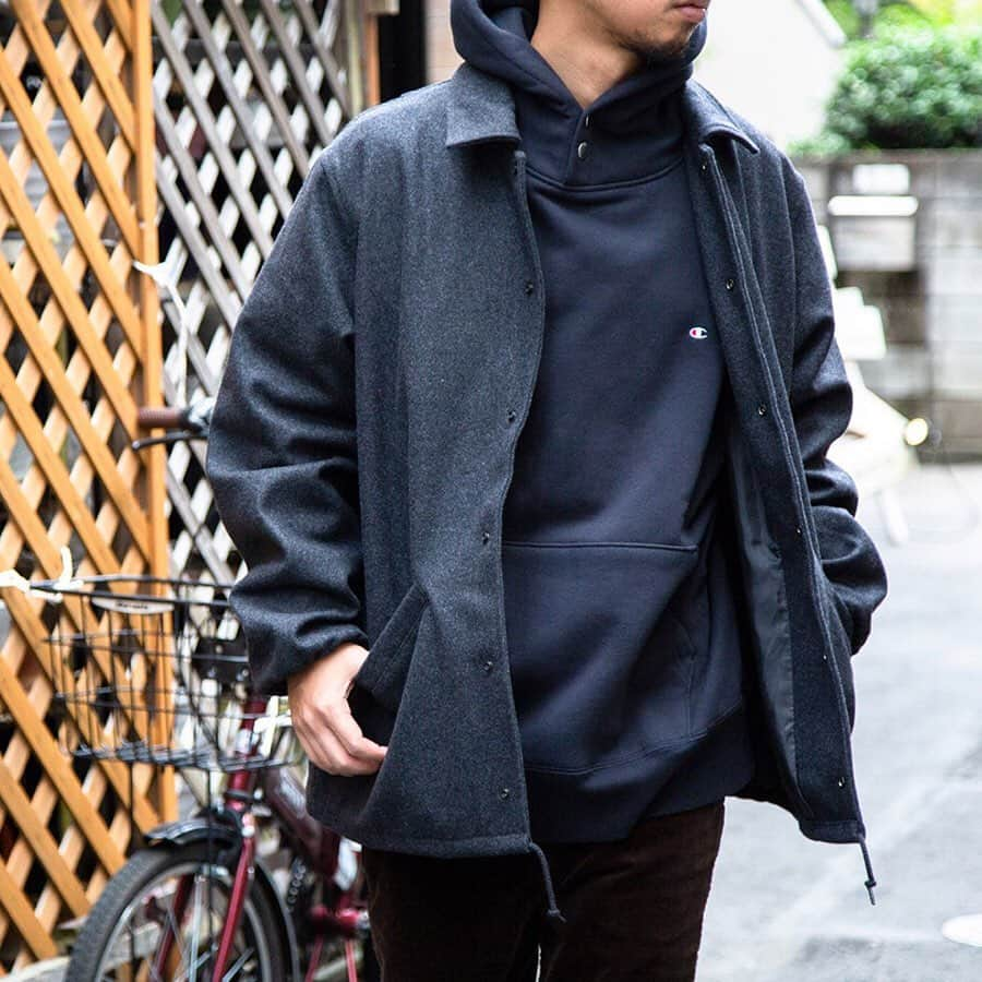 ビームスさんのインスタグラム写真 - (ビームスInstagram)「ヤミツキ新・三種の神器　part.2 BEAMS WOOL COACH JACKET ㅤㅤㅤㅤㅤㅤㅤㅤㅤㅤㅤㅤ Begin編集長連載　 ミツキのヤミツキ 20品目 ㅤㅤㅤㅤㅤㅤㅤㅤㅤㅤㅤㅤ 肩肘張らないジャケットといえばコレしかない♪ ㅤㅤㅤㅤㅤㅤㅤㅤㅤㅤㅤ ヤミツキポイント 1. ナイロンではなくウール！  2. フードが際立つ ”いとしの衿〜♡” 3. ヘヴィウェイトでもINできちゃうシルエット♪ㅤㅤㅤㅤㅤㅤㅤㅤㅤㅤㅤㅤ  ブランドやウンチクはもちろんですがね、ここではいかに“効く”かがキモ。 数あるビームスの商品の中から、『Begin』編集長ミツキが実際に、着て、見て、触って、効能あるモノだけピックアップ！ 「ヤベェ！マジ使えるわ！」の声をいただくべく、令和を迎えて新時代、実のある身勝手コラムBeginしま〜す。 ㅤㅤㅤㅤㅤㅤㅤㅤㅤㅤㅤㅤㅤ @mitsukinoyamitsuki @beams_mens_casual ㅤㅤㅤㅤㅤㅤㅤㅤㅤㅤㅤㅤㅤ #beams #begin #mitsukinoyamitsuki #ビームス #ビギン #ミツキのヤミツキ #wool #coachjacket #jacket #outerwear #ウール #コーチジャケット #ジャケット #アウター」11月15日 21時25分 - beams_official