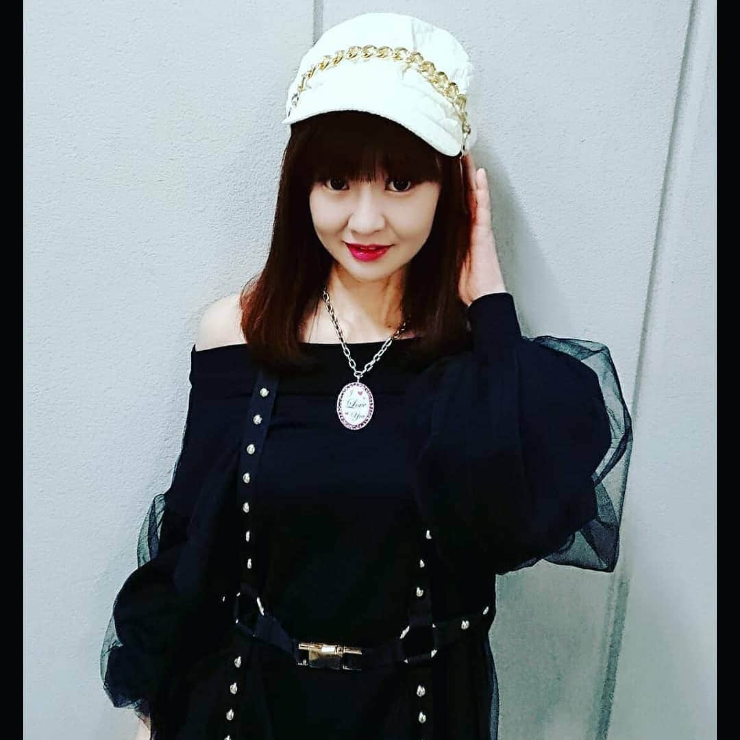 さゆりさんのインスタグラム写真 - (さゆりInstagram)「珍しくハード目のお洋服です〰️🎶🤣🎶でもチュールが可愛い💖🤣 笑顔じゃない表情が苦手です～😅💦 笑けそうになるor顔がひきつる🤣🤣🤣 #昨日の夜 🌃✨ #他にもひきつる出来事が〰️❗ #豚汁 #火を消したつもりがついたままで #焦げ付いてた 〰️😱😱😱😱😱 #ほんっとにバカ‼️😱 #火事にならなくって良かったです🤗 #そして #母が又倒れる〰️😭😭😭 #早目に処置して貰えて助かりました💖 #心臓が凍る気分 #寒さが厳しくなってきたので #皆様お気をつけ下さい ❗💖🤗💖 #かつみさゆり  #さゆり  #吉本坂46 #onespo」11月15日 21時29分 - katsumisayuri_sayuri