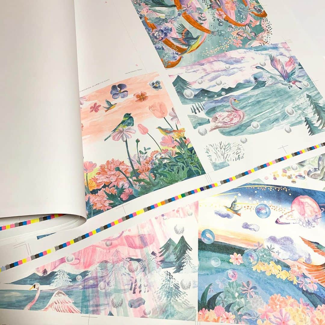 利光春華さんのインスタグラム写真 - (利光春華Instagram)「そして余談ですが、整理してたら懐かしいものが出てきた...！ Ribbonの色校🎀 ふんわりと本を作っていた時の感覚を思い出して胸がきゅんとしました😌  みなさま今夜も良い夢を...🌙 good night🛌」11月15日 21時38分 - harukatoshimitsu