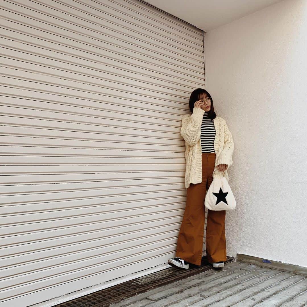 中村里帆さんのインスタグラム写真 - (中村里帆Instagram)「今年の冬は絶対に着たい！と思っていた厚めの白カーデとボアジャケットを手に入れたので早く遠出をしたい今日この頃です。」11月15日 21時39分 - __rihostagram__