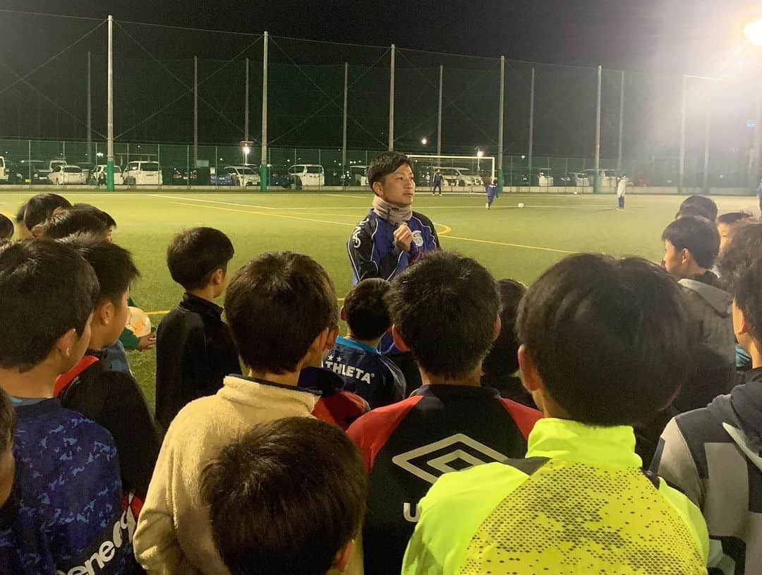 吉原宏太さんのインスタグラム写真 - (吉原宏太Instagram)「後輩の教えている長野FCにお邪魔しました。  ３年前から比べたらどれだけ大きいクラブになってんの！？ って、感じでどのカテゴリーも人数も多くレベルも高い。  子供達の目もキラキラ🤩  逆にパワーを貰いました。  実家に水戸の練習着が沢山あったので今回は水戸アピール。(o'ー'o)  #長野FC #下里運動公園」11月15日 21時49分 - kotayoshihara