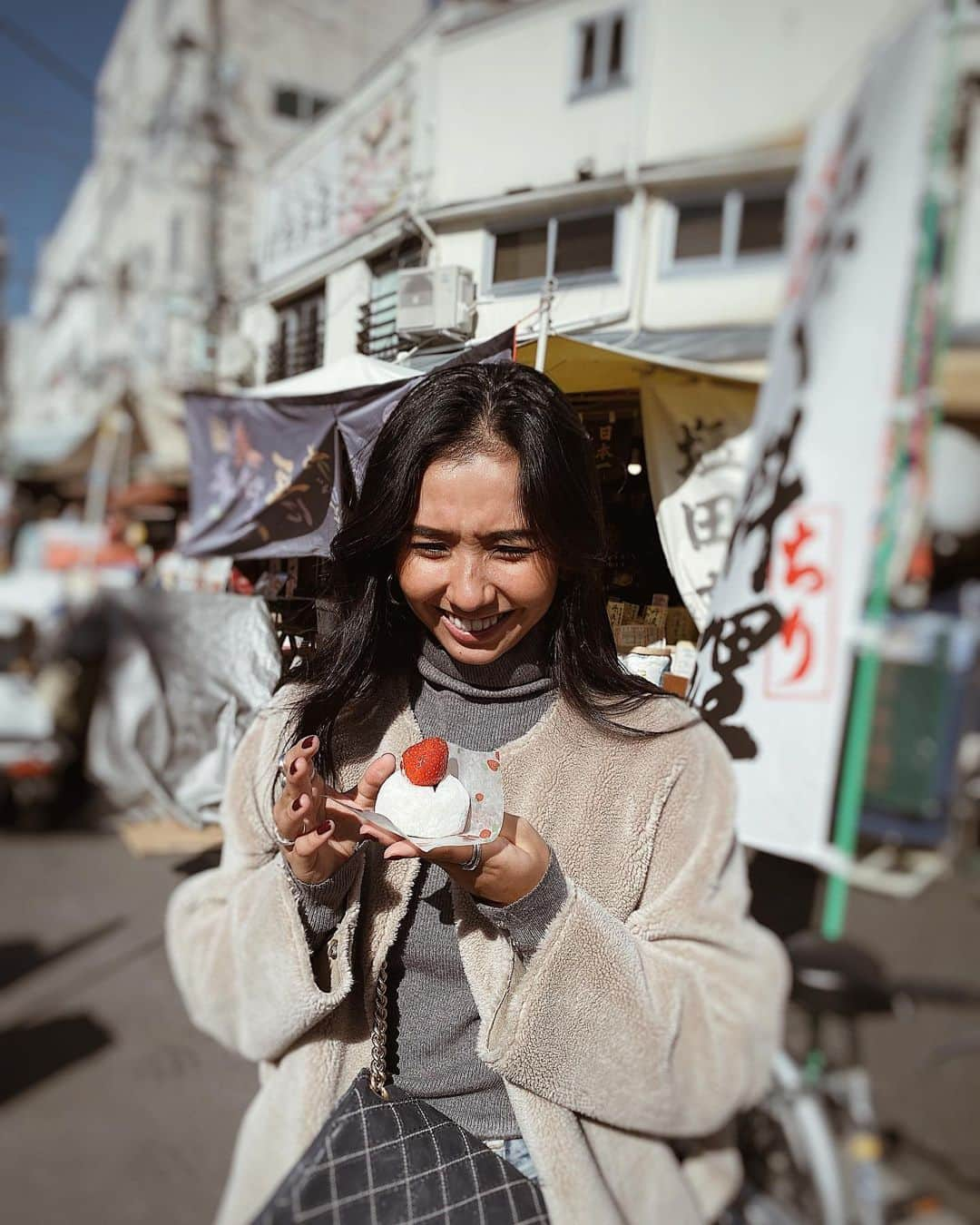 鈴木詩織さんのインスタグラム写真 - (鈴木詩織Instagram)「彼と都内散策デート🍂 . お天気が良かったので、東京メトロの 【地下謎への招待状2019】イベントに参加して謎解きデートをしてみたよ😆 メトロに乗って謎を解いていくイベントです！ . 謎解きの途中でランチをしたり、カフェに行ったりもできるよ💕 ごはん屋さんも行き当たりで行ったお店が美味しくて感激でした🙋🏾‍♀️ ネタバレになっちゃうからお店は言えないのですが💦 . いつも一日でこんなに都内をぐるぐると巡るデートをしないので新鮮でとっても楽しかった！！ 彼が謎を解くのが早くてさすがでした🤔 地下謎ハマりそう😚😚😚 . 謎が全て解けスッキリ🙆🏾‍♀️ 頭を使って美味しいものを食べて歩いて楽しいデートでした💕 . . . . #地下謎#地下謎への招待状2019#pr#デートコース#都内散策#都内デート#電車デート#デートコーデ#カップルデート」11月15日 21時43分 - shiorin0802suzuki