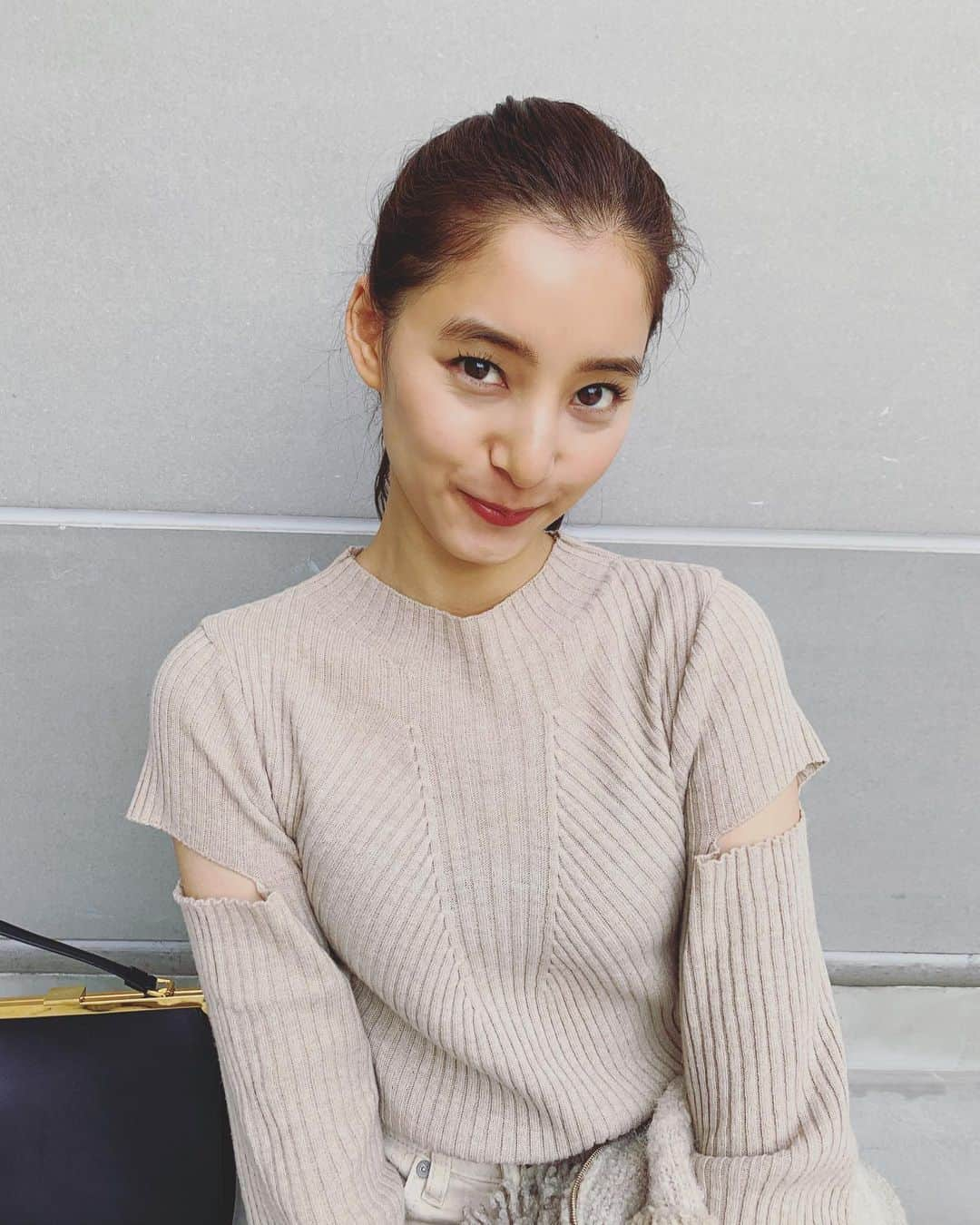 新木優子さんのインスタグラム写真 - (新木優子Instagram)「この @randeboo_official さんの　knit tops 肩のところにポイントが🧡」11月15日 21時48分 - yuuuuukko_