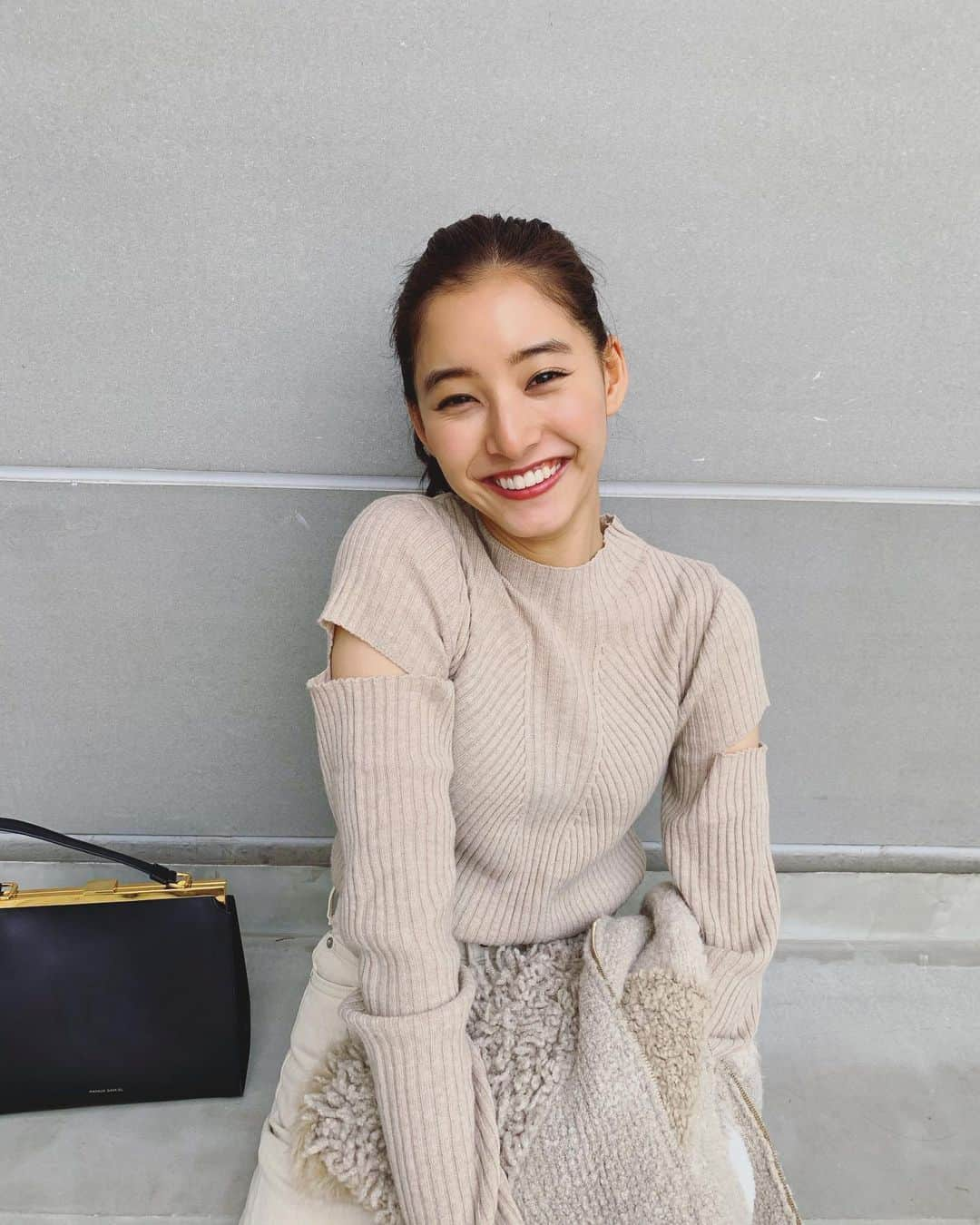 新木優子さんのインスタグラム写真 - (新木優子Instagram)「この @randeboo_official さんの　knit tops 肩のところにポイントが🧡」11月15日 21時48分 - yuuuuukko_