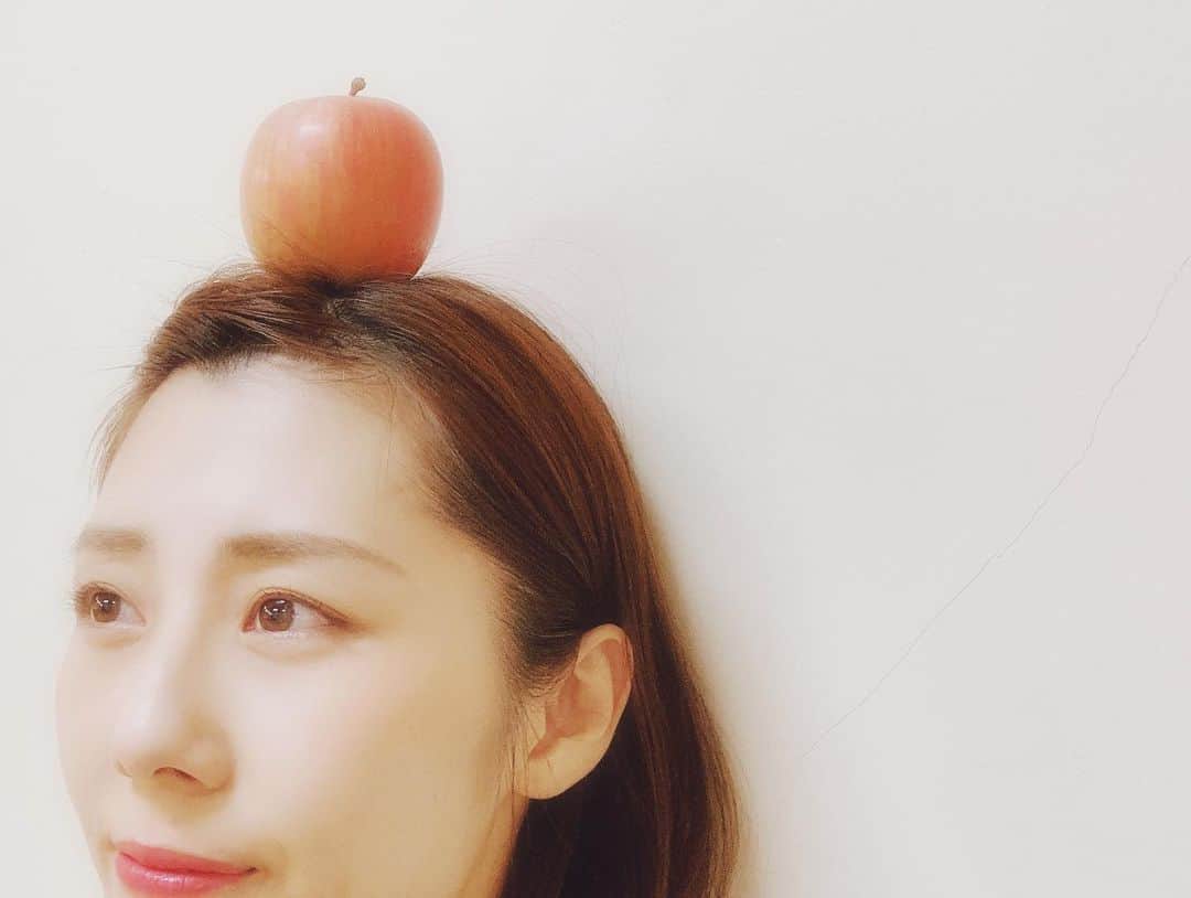 のインスタグラム：「🍎🍏🍎 #りんご #Apple #日本 #青森  #リンゴジュース #りんごは正義  #だいすき #シャキがたまらん  #フォローミー#F4F #舞台好きな人と繋がりたい #写真好きな人と繋がりたい #japan #tokyo  #写真  #love #instagood #followｍe #fashion #팔로우 #셀카 #일상 #松田実里」