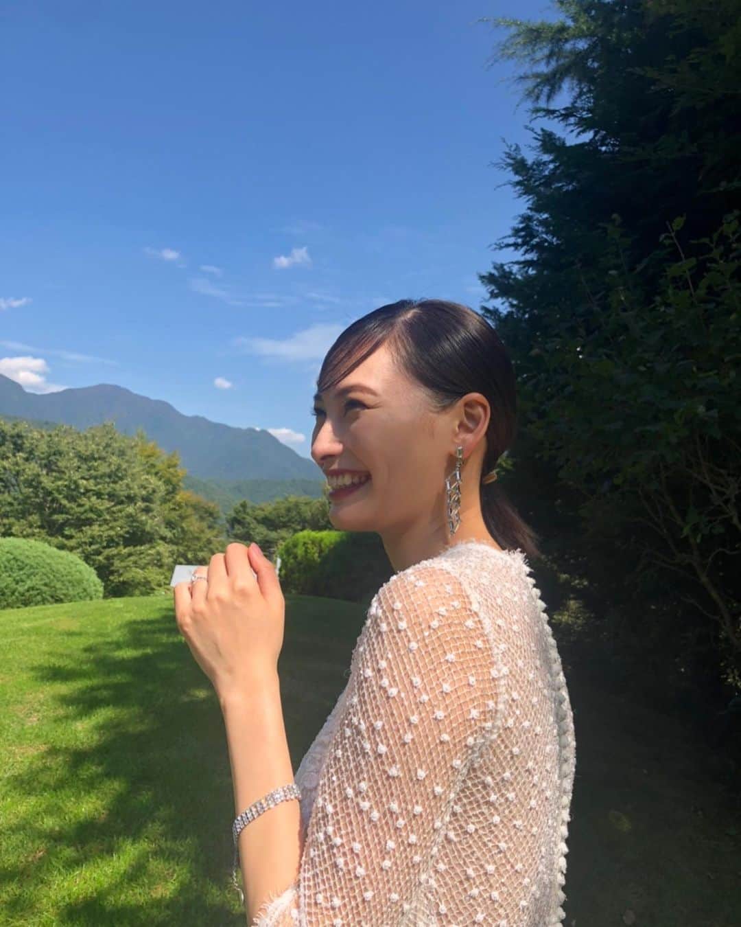 のインスタグラム：「今月号の @baila_magazine  では婚BAILAが👗」