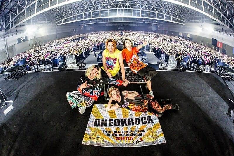 ONE OK ROCK WORLDさんのインスタグラム写真 - (ONE OK ROCK WORLDInstagram)「EYE OF THE STORM JAPAN TOUR 2019-2020 愛知,ポートメッセなごや(1日目)  _ @10969taka 名古屋1日目。疲れがえぐい。 みんなのパワーが凄すぎたせいかな？明日は気合いで行きます！ありがとう初日！  Nagoya day 1.  I'm so tired. Aren't you guys too awesome today? I'll be pumped tomorrow! Thank you first day! @cazrowaoki  _ @toru_10969 まさにライブハウス並みの熱気！体力気持ちよく奪われました。。久々の名古屋楽しかったぞー！！明日もよろしく🔥 📸 @cazrowaoki  It has the same enthusiasm as the live house!  I was physically and mentally exhausted. .  It's been awhile Nagiya, I had fun! See you tomorrow 🔥📸 @cazrowaoki  _ @tomo_10969 名古屋1日目🔥  オールスタンディング。 平面ガチンコ対決。 1番後ろまでまで届くように叩きました。  楽しい時間はあっという間に。 ありがとう名古屋✨🕊 @cazrowaoki 📸  #帰ってきた戦メリ君🎄  Nagoya Day 1🔥  All standing. We were all equals. I tried my best to convey my feelings all the way to the back. Happy moments are always fleeting. Thank you Nagoya ✨🕊 @cazrowaoki 📸 #帰ってきた戦メリ君🎄  _ @ryota_0809 おはよう！！ 名古屋1日目最高やった！！ 今日も宜しくね！！ 会場めちゃくちゃ暑くなるからみんな水分補給いっぱいしてや👍 今日も楽しみやな〜😁😁😁 Photo by @cazrowaoki 📸  Good morning! ! Nagoya day 1 was awesome! ! See you today! ! The venue will get really hot so everyone please keep yourselves hydrated👍 I'm looking forward to today~ 😁😁😁 Photo by @cazrowaoki 📸  #oneokrockofficial #10969taka #toru_10969 #tomo_10969 #ryota_0809 #fueledbyramen#eyeofthestorm #eyeofthestormjapantour20192020」11月15日 21時57分 - oneokrockworld