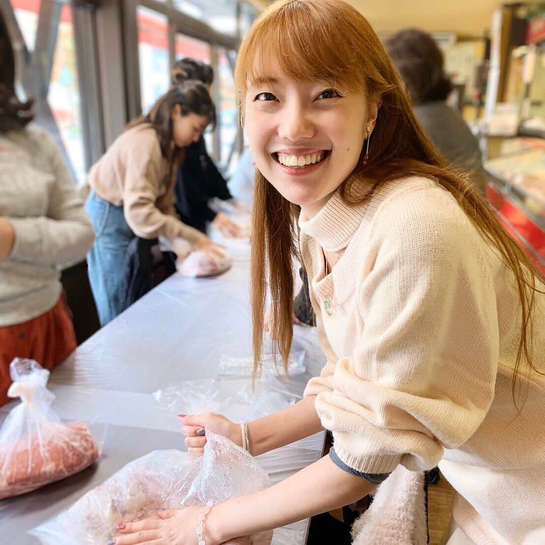 愛水せれ奈さんのインスタグラム写真 - (愛水せれ奈Instagram)「生ハム作りしてきました🤗🌟 去年作ったパンチェッタ(ベーコン🥓)も1年かけてしっかり熟成され、ちゃんと出来上がっておりました😄💓 時の流れ...感じます...。 . 来年、生ハム取りに行くの楽しみです😋🍒 . . #軽井沢 #腸詰屋 #生ハム作り #生ハム #パンチェッタ #ベーコン」11月15日 22時07分 - airi.aaari.aimi