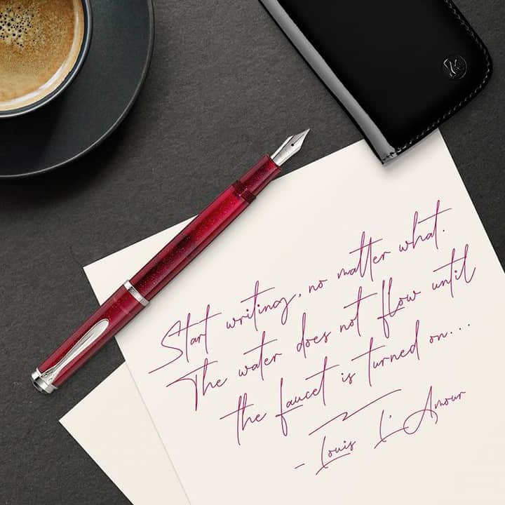 ペリカンさんのインスタグラム写真 - (ペリカンInstagram)「Today is the “Love to Write Day”. What would you love to write about? ❤️ #pelikanpassion #starruby」11月15日 22時01分 - pelikan_passion