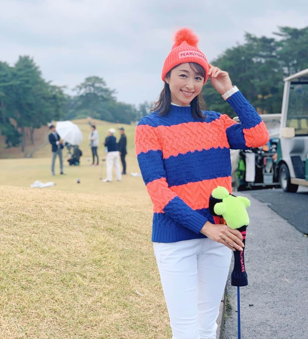 森木美和さんのインスタグラム写真 - (森木美和Instagram)「派手カワ💓ゴルフウェア⛳️🏌️‍♀️﻿ ﻿ @pearlygates_official だよ❤️﻿ ﻿ ビビットなネオンカラーは気分も上がります😆﻿ ﻿ ﻿ このファーのポンポンニット帽💓とっても人気みたい☺️ユニセックスだよー♫﻿ ﻿ 頭ポンポンされる確率高し🙄🙄♫﻿ ﻿ ﻿ #褒められコーデ#ビビットカラー #ネオンカラーコーデ #golf#ゴルフ#ゴルフ女子#ゴルフ男子#ゴルフコンペ#golfstagrum#golfgirl#ゴルフコーデ#ゴルフ好き #ゴルフウェア#pearlygates #ニット帽#セーターコーデ #冬ゴルフコーデ ﻿ #とちぎテレビ#とちテレ#ハッピースイング #jgmオンコレ」11月15日 22時12分 - miwamoriki