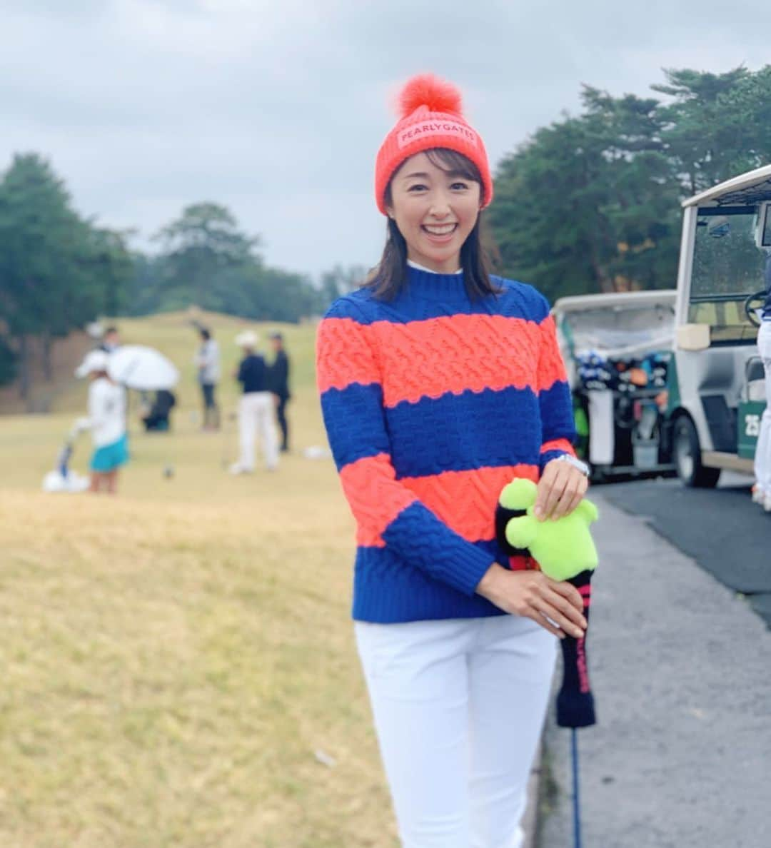 森木美和さんのインスタグラム写真 - (森木美和Instagram)「派手カワ💓ゴルフウェア⛳️🏌️‍♀️﻿ ﻿ @pearlygates_official だよ❤️﻿ ﻿ ビビットなネオンカラーは気分も上がります😆﻿ ﻿ ﻿ このファーのポンポンニット帽💓とっても人気みたい☺️ユニセックスだよー♫﻿ ﻿ 頭ポンポンされる確率高し🙄🙄♫﻿ ﻿ ﻿ #褒められコーデ#ビビットカラー #ネオンカラーコーデ #golf#ゴルフ#ゴルフ女子#ゴルフ男子#ゴルフコンペ#golfstagrum#golfgirl#ゴルフコーデ#ゴルフ好き #ゴルフウェア#pearlygates #ニット帽#セーターコーデ #冬ゴルフコーデ ﻿ #とちぎテレビ#とちテレ#ハッピースイング #jgmオンコレ」11月15日 22時12分 - miwamoriki