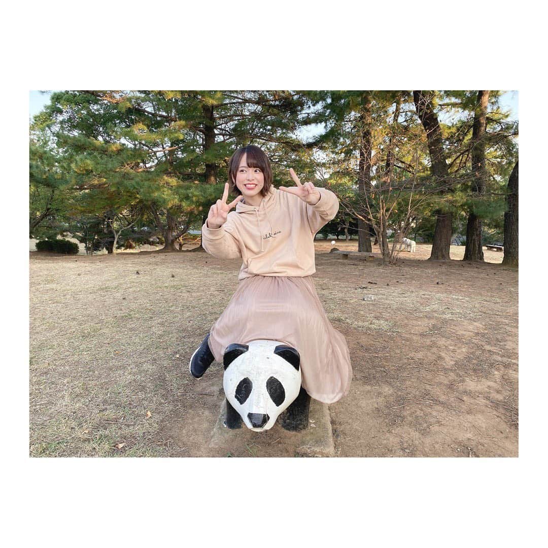 倉野尾成美さんのインスタグラム写真 - (倉野尾成美Instagram)「イェーイ！！！ 公園いったときパンダに乗ったよ☺️笑 #ぴちぴちの19歳 #パンダ #公園大好き  #ベージュコーデ #152cmコーデ」11月15日 22時14分 - noochan_1108