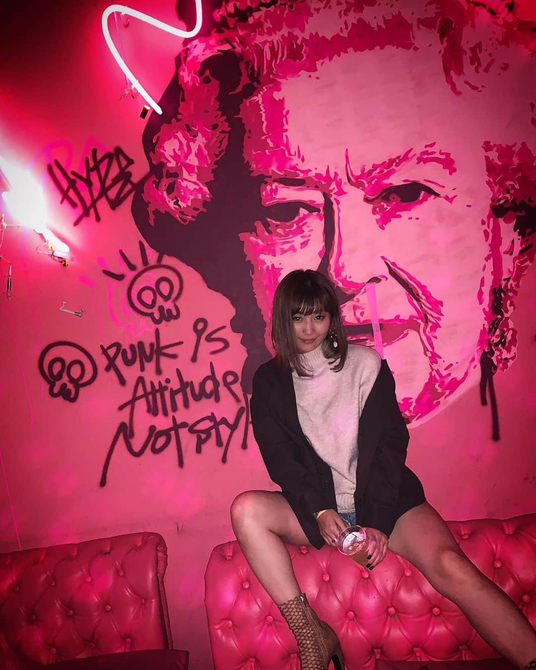 畑中奈緒美さんのインスタグラム写真 - (畑中奈緒美Instagram)「・ 🎧🔈💖 ・ #osaka #club #music #pink #大阪」11月15日 22時17分 - hatanaka_naomi