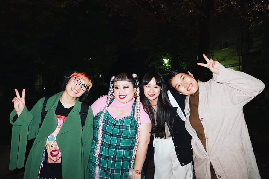 小川暖奈のインスタグラム：「先月の直美さんのお誕生日の日に、 松尾さんが撮ってくだった写真です📸 すごーくお気に入りです！🥳」