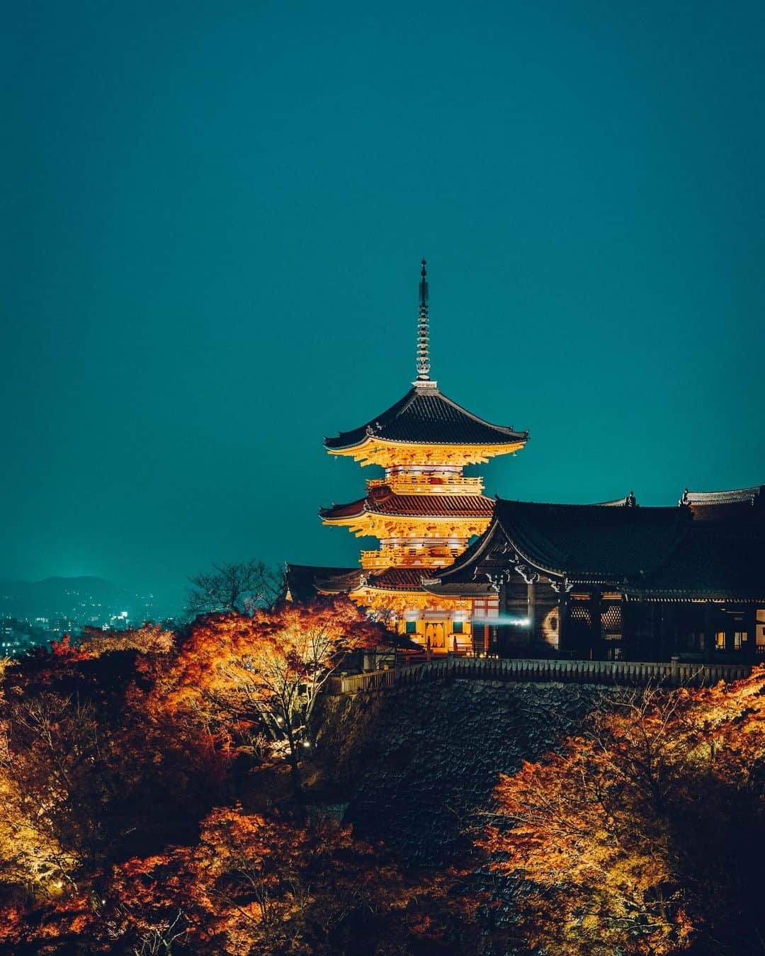 清水寺さんのインスタグラム写真 - (清水寺Instagram)「THE EVENING SPECIAL VISIT autumn 2019 | 秋夜 -Dates: November 16 (Sat) - December 1 (Sun) -Hours: 5:30 p.m. - 9:00 p.m. (last entry)」11月16日 7時50分 - feel_kiyomizudera