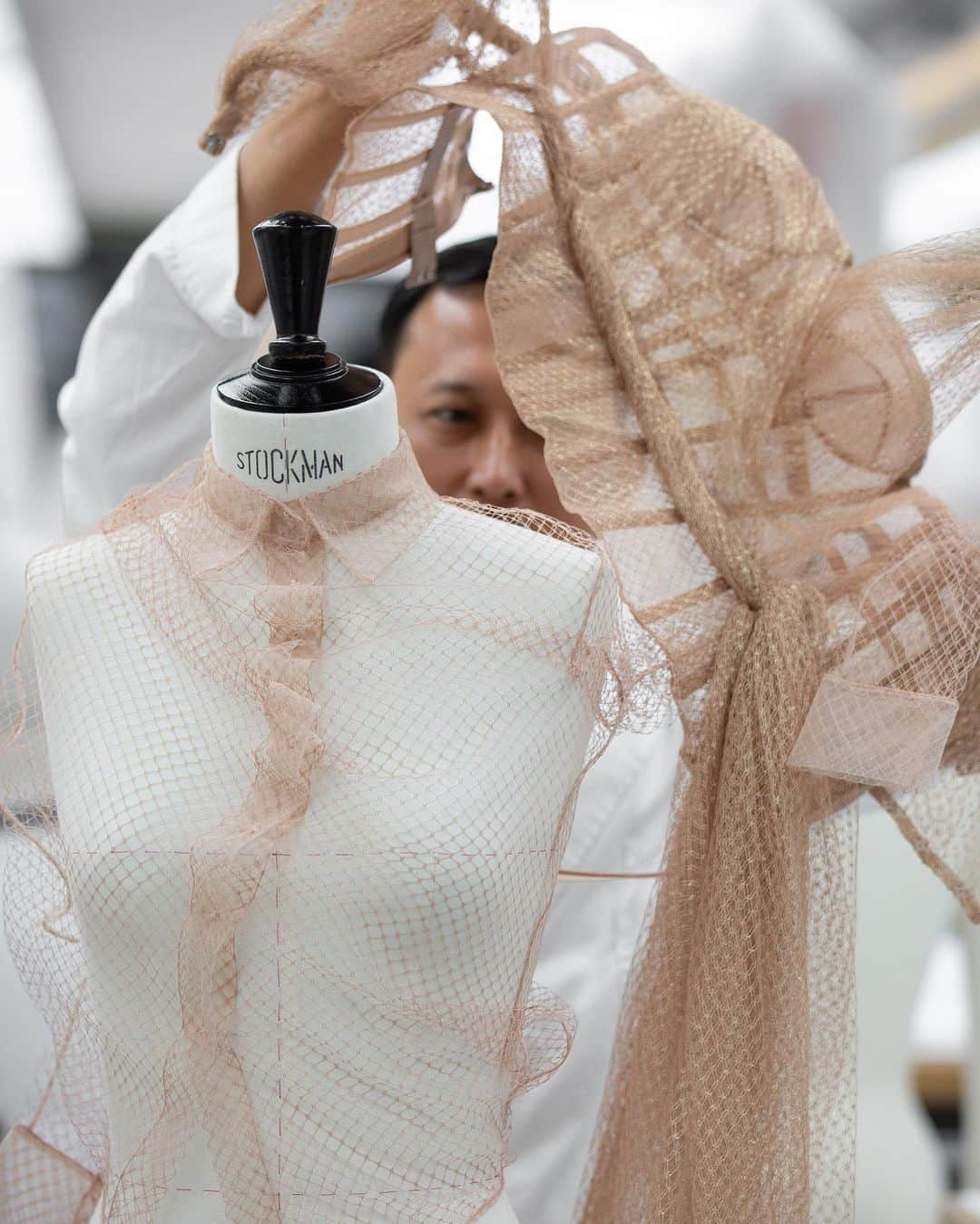 クリスチャンディオールさんのインスタグラム写真 - (クリスチャンディオールInstagram)「Step inside the Dior ateliers to see the golden suit @MariaGraziaChiuri designed for @ChristineandtheQueens to wear to the @Guggenheim International Gala benefit dinner. The brocade ensemble required 200 hours of #DiorSavoirFaire, while the delicate shirt and bustier required no less than 100 hours of delicate expertise by the petites mains in our atelier.⁠⠀ #GIG2019」11月16日 8時03分 - dior