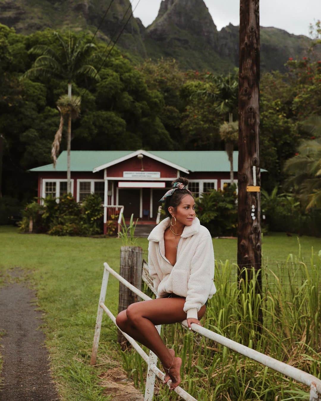 ジュリー・サリニャーナさんのインスタグラム写真 - (ジュリー・サリニャーナInstagram)「Hawaiian wild. 🌴」11月16日 8時16分 - sincerelyjules