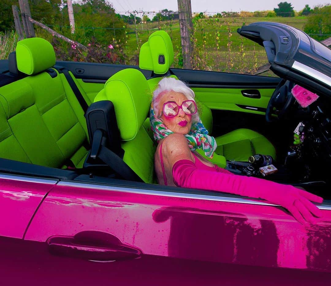 ファンキーグランマさんのインスタグラム写真 - (ファンキーグランマInstagram)「Pull Up  @overgrownchild17」11月16日 8時24分 - baddiewinkle