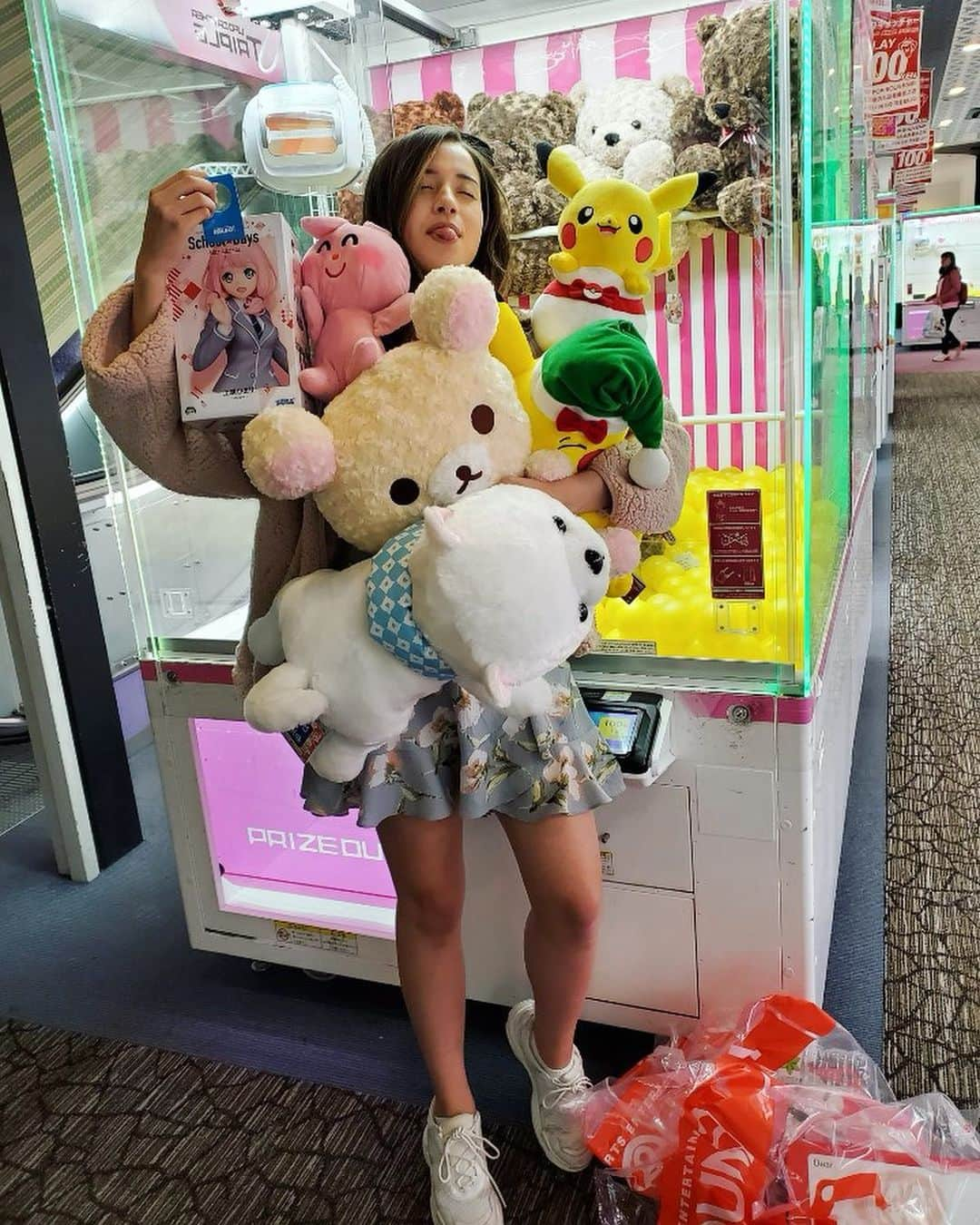 Pokimaneさんのインスタグラム写真 - (PokimaneInstagram)「went ham on the crane machines, which one do you want? ☺️🐻」11月16日 9時07分 - pokimanelol