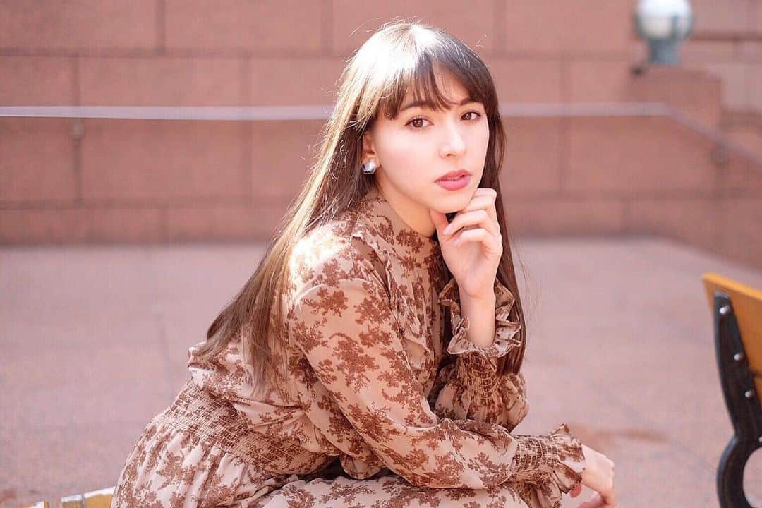 アイシスのインスタグラム：「みなさんこんばんは。 滝澤です。大丈夫です。 生きています。 ついつい日頃ストーリーにばかり投稿しがちですか、 しらたま @yurinatsujimura が素敵に写真を撮ってくれたので少しずつ載せていこうと思います。 最近のお仕事のお話はまたストーリーにぱしぱし乗せますね。ぱしぱし。  #秋が来ました #寒いですね #インフルエンザの予防接種はお済みですか #乾燥に負けずにがんばりましょう #airsofter #airsoftgirl #2019秋 #凍えた両手に #息をふきかけて #しばれたからだを #あたためましょうね #サバゲー女子の日常 #普段はサバゲーマー #ロシア装備の季節ですね #やっとサバゲーができます #競輪祭まであとすこしです #胸熱ですね」