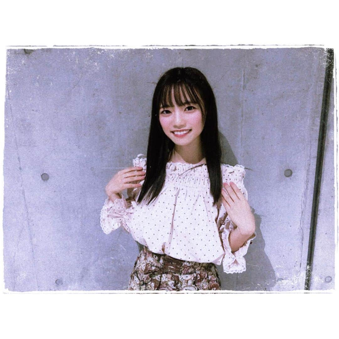 西満里奈さんのインスタグラム写真 - (西満里奈Instagram)「*°♡ . . 遠目で見たらドットだけど実はハートなんです肩幅がありえないくらいないしトートバッグを肩に掛けれないレベルのなで肩だからオフショルは着れたものじゃないと思っていたのさｯなトップスとフリーサイズで公式に載ってるサイズなら絶対合わないと思うんだけど安ピンのあの字もいらなくてとても感動したのと同時に逆に自分が太ったのではないかとの不安を覚えたスカートを着た2019.11.4の握手会 . . #ootd #私服 #低身長コーデ」11月16日 0時27分 - 24marina_0116