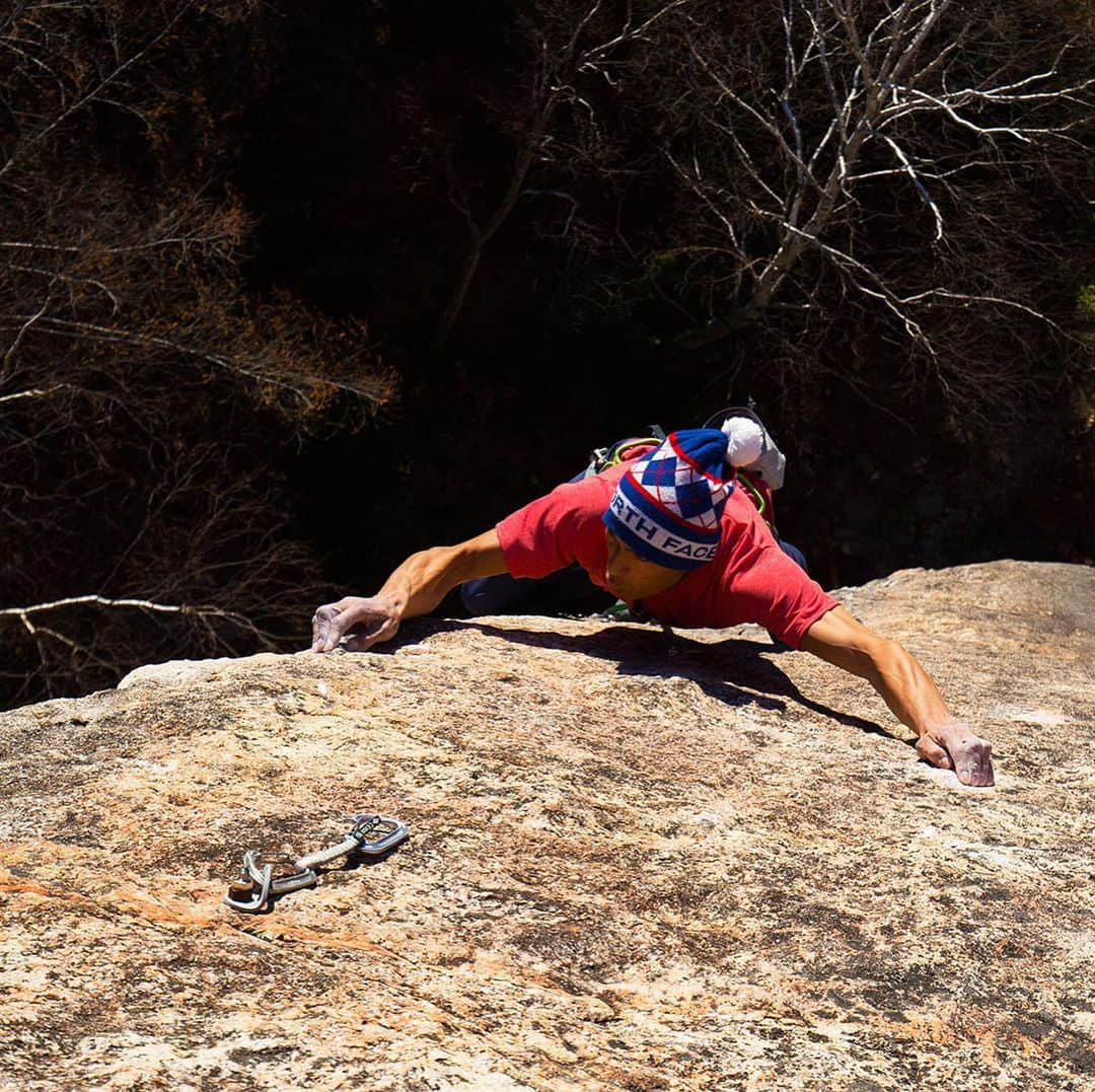 平山ユージさんのインスタグラム写真 - (平山ユージInstagram)「Petashi Man 5.13c (I think it’s harder🤔) Crispy condition help for sure. Spending 3 days on the route and finally I send Petashi Man. Tamotsu Sugino sent Petashi Man 1999 December. It’s nearly 20 years after his ascent. This line is amazing !!! I recommend to try if you come around Ogawayama, Japan 🇯🇵 ペタシマン5.13c (もっと難しいと思う🤔) パリッとしたコンディションは間違いなく成功を助けてくれた。三日間のチャレンジの末、ついに完登できた💪💪杉野保さんが1999年12月に初登、彼の初登からすでに20年、本当に凄いラインだー！小川山あたりに来る機会があればお勧めの一本👍👍 Photos @deloprojet  And @hikkopi  #Ogawayama #ogawayamaclimbing #japan #小川山 #小川山クライミング」11月16日 0時37分 - yuji_hirayama_stonerider