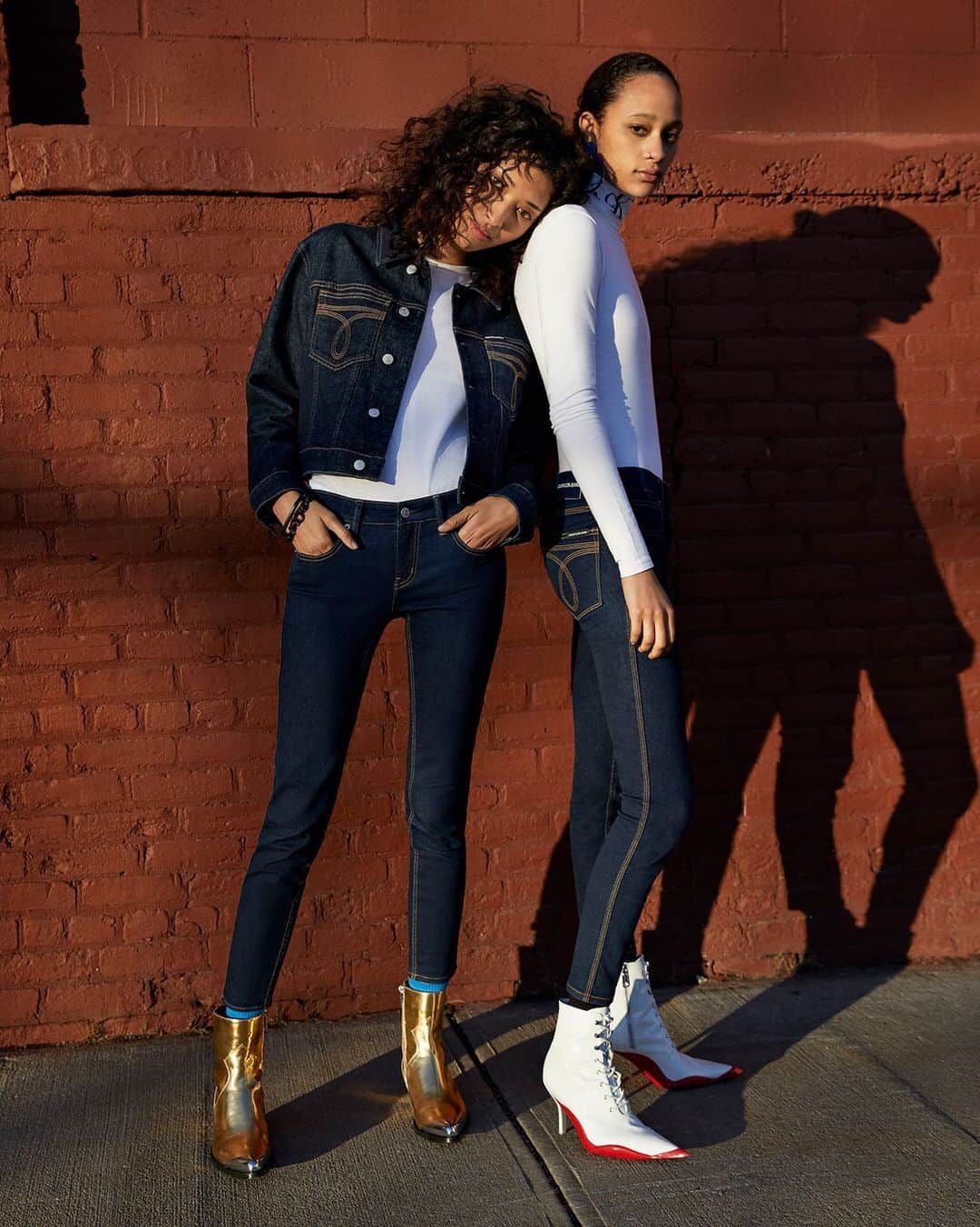 Calvin Kleinさんのインスタグラム写真 - (Calvin KleinInstagram)「Pair up –– @aqua and @selenaforrest are coordinated in our mid-rise skinny jeans. ⠀⠀⠀⠀⠀⠀⠀⠀⠀⠀⠀⠀⠀⠀⠀⠀⠀⠀⠀⠀ What's your #denim style? Share with us ⏩ #MYCAVLVINS ⠀⠀⠀⠀⠀⠀⠀⠀⠀⠀⠀⠀⠀⠀⠀⠀⠀⠀⠀⠀ ⠀⠀⠀⠀⠀⠀⠀⠀⠀⠀⠀⠀⠀⠀⠀⠀⠀⠀⠀⠀ Tap to Shop:  Cropped Denim Jacket [EU,ASIA]  Monogram Turtleneck Long Sleeve [ASIA]  CKJ 011 Mid-rise Skinny Jeans [EU]」11月16日 0時40分 - calvinklein