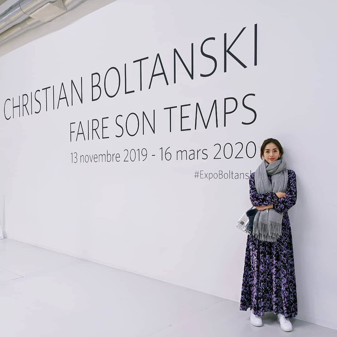 Yoshiko Kris-Webb クリス-ウェブ佳子さんのインスタグラム写真 - (Yoshiko Kris-Webb クリス-ウェブ佳子Instagram)「at @centrepompidou ☔ 一日中雨のパリ。気温１度なのにコート忘れた。だけども @asaucemeler のストールがあるから大丈夫。多分大丈夫。#christianboltanski」11月16日 0時41分 - tokyodame