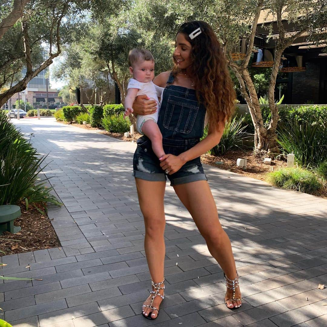 メリッサ・モリナロさんのインスタグラム写真 - (メリッサ・モリナロInstagram)「When I'm not with you I'm staring at pictures of you😩My Gioia was 5 months here😭 Outfit & Sandals by @fashionnova #fashionnovaambassador」11月16日 0時49分 - melissamolinaro