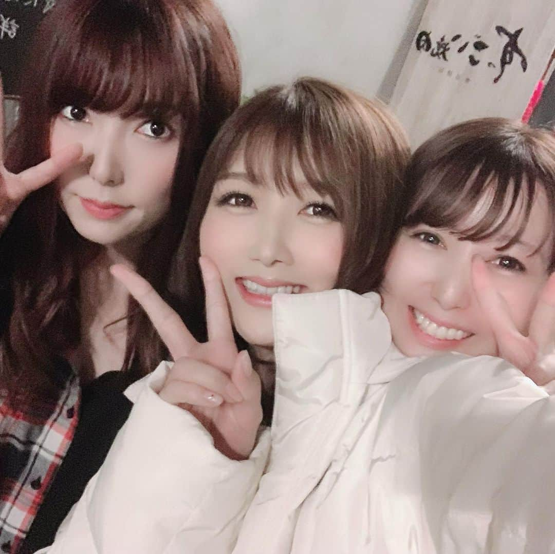 大槻ひびきさんのインスタグラム写真 - (大槻ひびきInstagram)「焼肉食べてきたよ🥰 また遊ぼうね！ 明日からお仕事で沖縄だー😊🌺 #japan #お肉 #friends #沖縄」11月16日 1時08分 - yanhibi0221