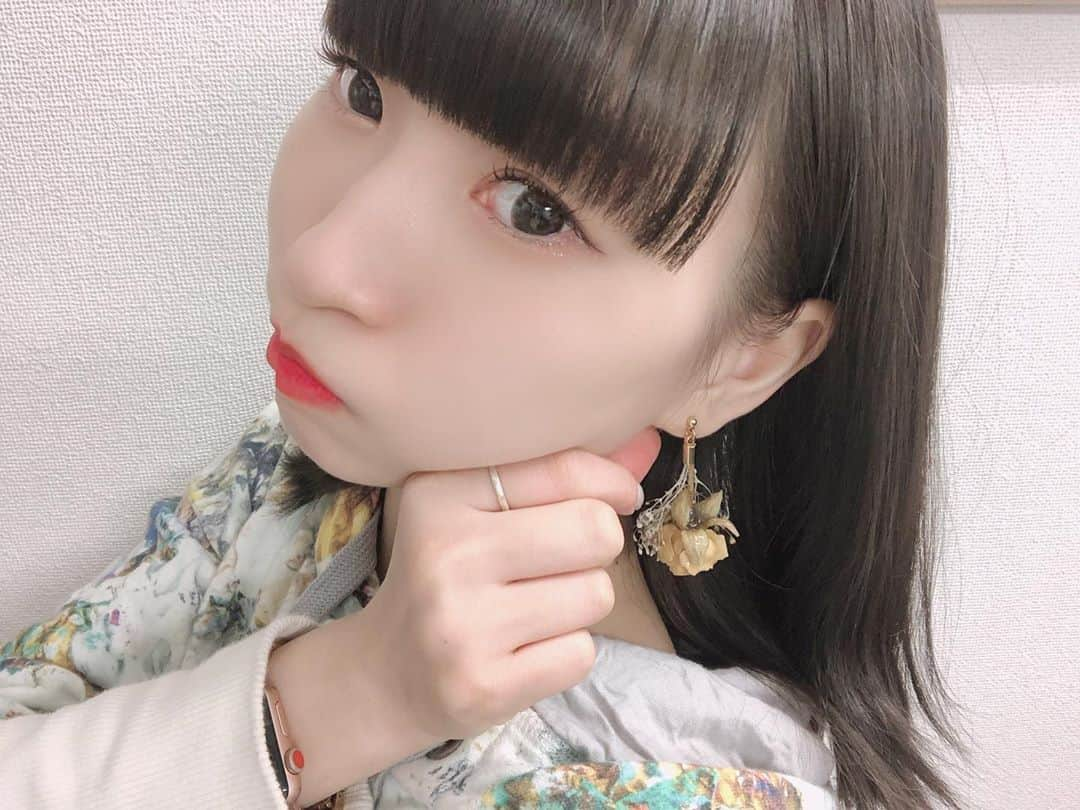 ピンキー！☆藤咲彩音さんのインスタグラム写真 - (ピンキー！☆藤咲彩音Instagram)「広島PARCOでお買い物した。今日のお洋服に合いそうなお花ピアス買ってみたよ🍁 #ピアス　#lilian #handmade #handmadeaccessory」11月16日 1時24分 - pinky_ayane